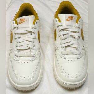 Nike Women’s Gamma Force White and Gold Sneakers size 8